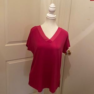 Ladies top Size Small but fits like a Medium.